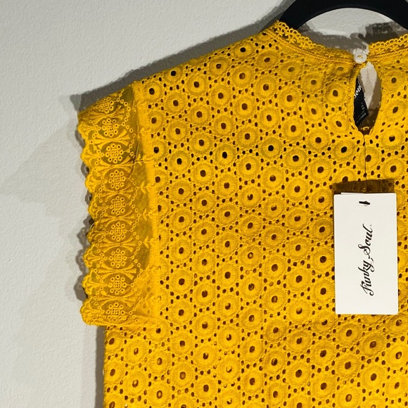 Gorgeous Eyelet & Lace Summer Top**Small - Picture 6 of 7